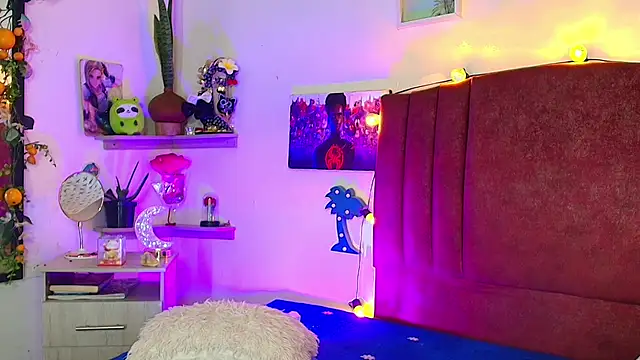 alisson zafiro  online show from April 10, 2026, 3:34 am