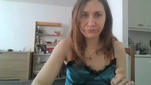 Snapshot of JasmineGlamour chatting on April 18, 2026, 3:27 pm JasmineGlamour online show from April 18, 2026, 3:27 pm