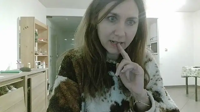 Snapshot of JasmineGlamour chatting on April 25, 2026, 3:42 am JasmineGlamour online show from April 25, 2026, 3:42 am