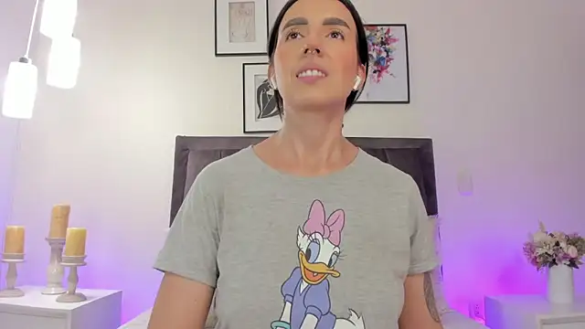 helen mooree online show from March 6, 2026, 12:45 pm