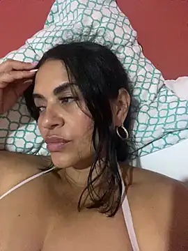 paolagomez  online show from May 31, 2026, 9:27 pm