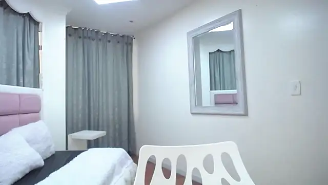 Snapshot of IssadoraJames chatting on February 7, 2025, 6:34 pm IssadoraJames online show from February 7, 2025, 6:34 pm