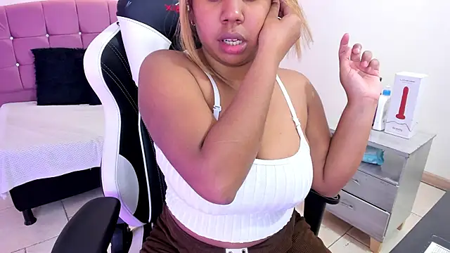 Lizzie Williams  online show from April 10, 2026, 3:23 am