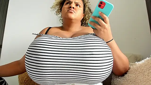 bigmom69  online show from April 16, 2026, 5:25 pm