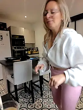 Jade Emeraud online show from December 15, 2025, 1:15 pm