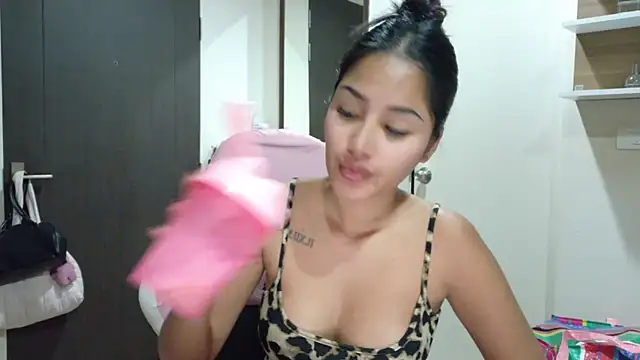 Snapshot of ice_ice_babyy chatting on October 18, 2025, 7:47 pm ice ice babyy online show from October 18, 2025, 7:47 pm