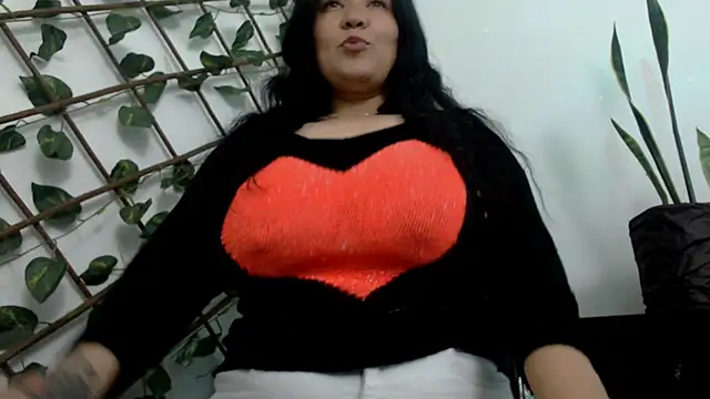 Snapshot of Donniia chatting on January 12, 2025, 1:05 pm Donniia online show from January 12, 2025, 1:05 pm