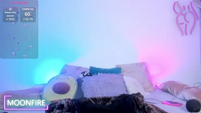 Snapshot of moonfiredancer chatting on December 19, 2024, 2:01 am moonfiredancer online show from December 19, 2024, 2:01 am