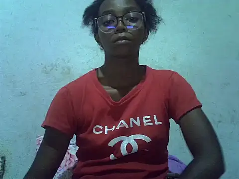 ElianeHot online show from April 15, 2026, 7:58 pm