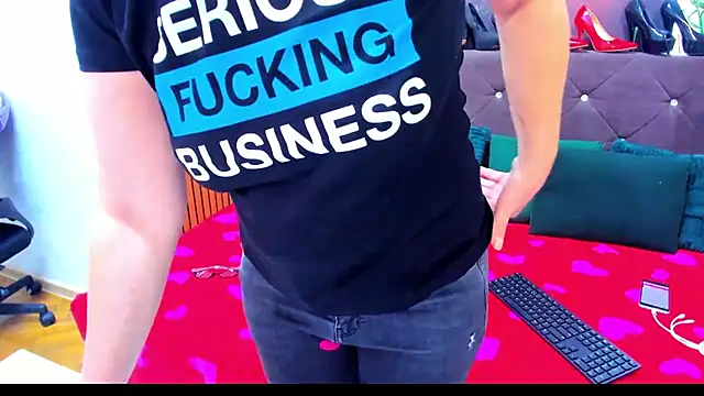 Lilly hott online show from October 8, 2025, 5:54 pm