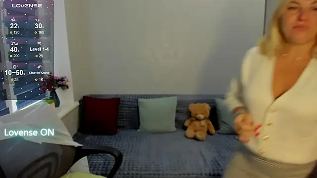 Snapshot of sweet___margaret chatting on October 15, 2025, 11:10 am sweet margaret online show from October 15, 2025, 11:10 am