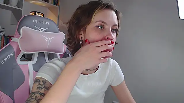 Snapshot of milly_ross chatting on December 6, 2024, 12:49 pm milly ross online show from December 6, 2024, 12:49 pm