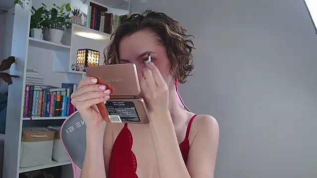 Snapshot of milly_ross chatting on December 19, 2024, 7:40 am milly ross online show from December 19, 2024, 7:40 am