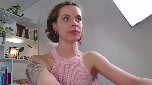 Snapshot of milly_ross chatting on January 5, 2025, 9:05 am milly ross online show from January 5, 2025, 9:05 am