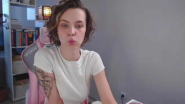 Snapshot of milly_ross chatting on January 14, 2025, 7:06 am milly ross online show from January 14, 2025, 7:06 am