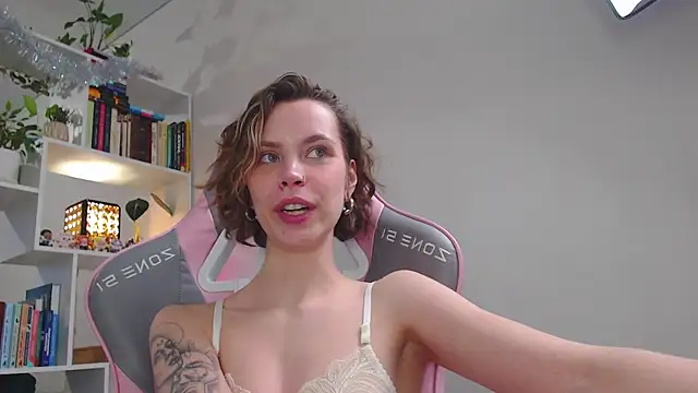 Snapshot of milly_ross chatting on January 20, 2025, 10:18 am milly ross online show from January 20, 2025, 10:18 am