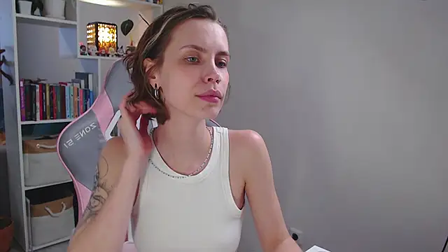 Snapshot of milly_ross chatting on January 24, 2025, 10:11 am milly ross online show from January 24, 2025, 10:11 am