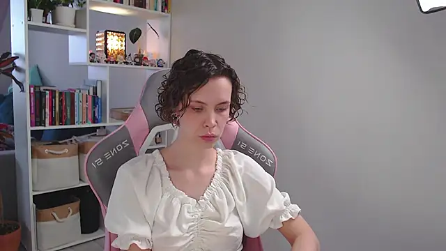 Snapshot of milly_ross chatting on January 25, 2025, 6:45 am milly ross online show from January 25, 2025, 6:45 am