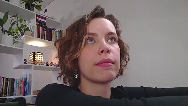 Snapshot of milly_ross chatting on February 1, 2025, 10:26 am milly ross online show from February 1, 2025, 10:26 am