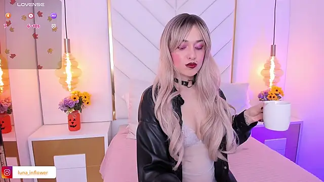 Flor delunaa online show from October 27, 2025, 12:42 pm