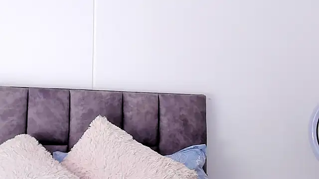 VeronicaTonu online show from February 16, 2025, 2:43 pm