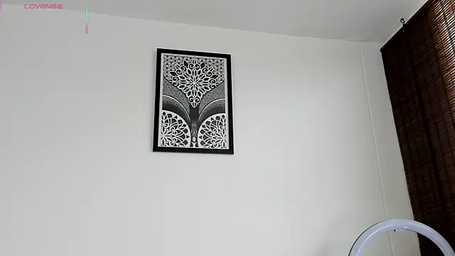 VeronicaTonu online show from October 28, 2025, 2:42 pm