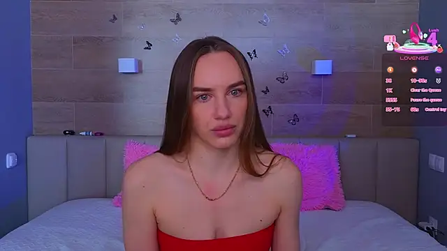 SaraCros online show from April 11, 2026, 5:34 am