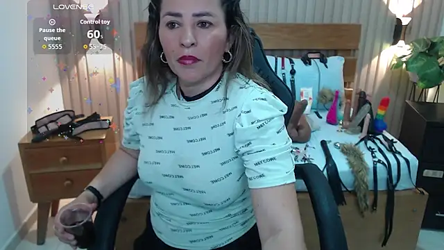 luciana ballesteros  online show from November 13, 2025, 12:15 pm