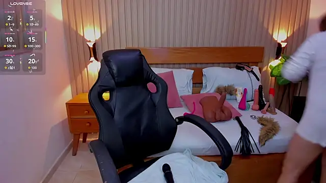 luciana ballesteros  online show from February 11, 2026, 3:06 pm