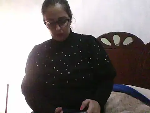 Samanthat33 online show from January 5, 2025, 2:17 am