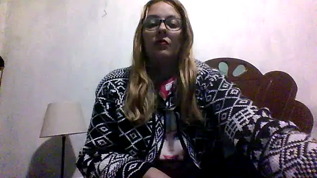 Samanthat33 online show from November 17, 2025, 3:23 am