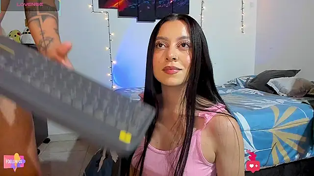 ethan chloeee online show from February 1, 2026, 4:11 am