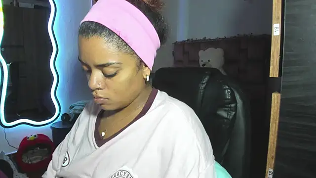 ladyrd1 online show from February 23, 2026, 11:46 pm