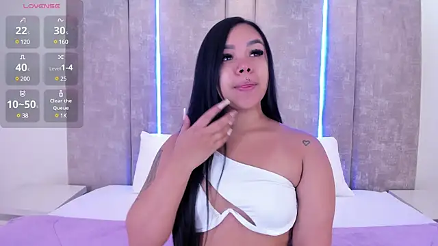 MarianaGarciaa   online show from February 19, 2025, 11:17 am