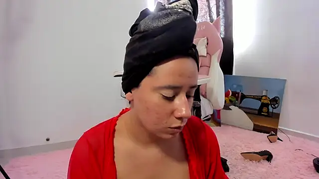 Snapshot of lovely_kitt chatting on February 4, 2025, 9:31 pm lovely kitt online show from February 4, 2025, 9:31 pm