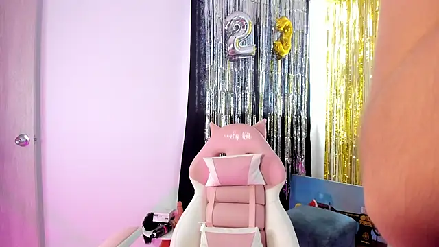 Snapshot of lovely_kitt chatting on February 8, 2025, 5:29 pm lovely kitt online show from February 8, 2025, 5:29 pm