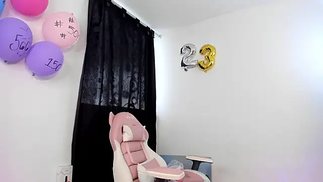 Snapshot of lovely_kitt chatting on February 10, 2025, 8:53 pm lovely kitt online show from February 10, 2025, 8:53 pm