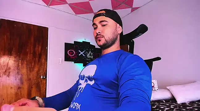 Sebas-hott online show from December 14, 2024, 3:40 am