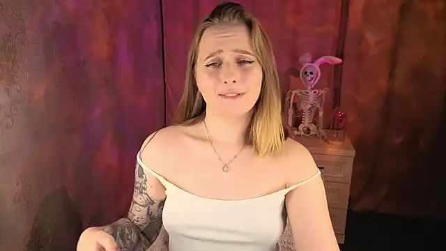CuteLilyLove online show from May 20, 2026, 2:45 pm