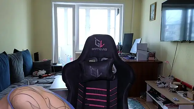 MalvinaBlum online show from March 27, 2026, 4:18 am