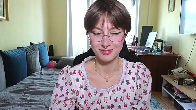 MalvinaBlum online show from April 18, 2026, 7:23 am