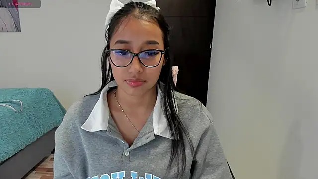 isa bellaa0 online show from February 18, 2025, 2:16 am