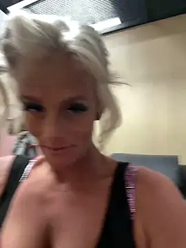 vixendoll87 online show from December 3, 2025, 11:14 pm