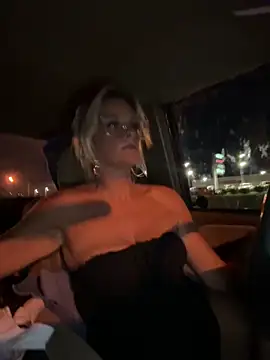 vixendoll87 online show from April 17, 2026, 12:57 am