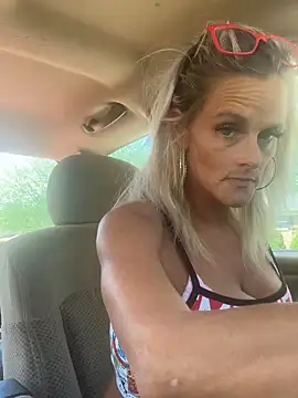 vixendoll87 online show from April 22, 2026, 6:42 pm