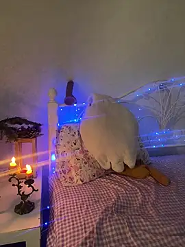 BeatriceTender online show from December 22, 2025, 11:07 am