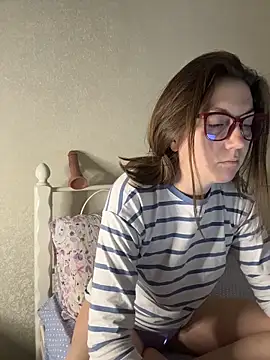 BeatriceTender online show from February 8, 2026, 8:45 pm