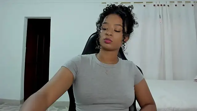 Snapshot of avellanatammy chatting on February 9, 2026, 10:47 pm avellanatammy online show from February 9, 2026, 10:47 pm