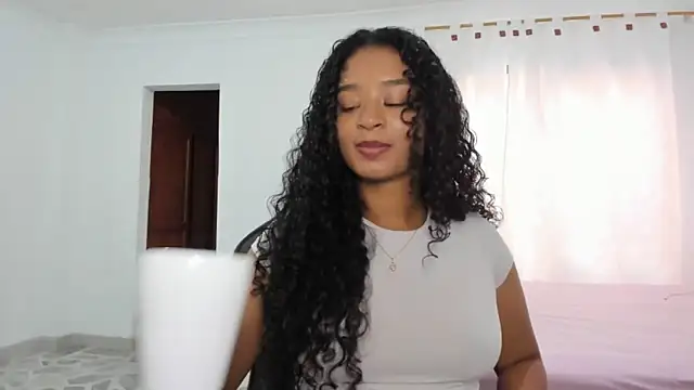 Snapshot of avellanatammy chatting on February 16, 2026, 9:33 pm avellanatammy online show from February 16, 2026, 9:33 pm