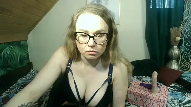 Snapshot of MilfKendra4U chatting on February 28, 2026, 9:10 am MilfKendra4U online show from February 28, 2026, 9:10 am